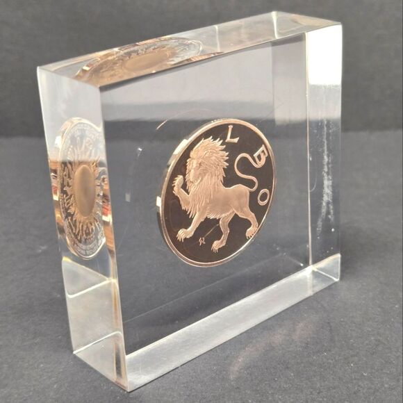 Franklin Mint Treasures Of Zodiac LEO Bronze Coin Lucite Paperweight Vintage 70s - Picture 1 of 8